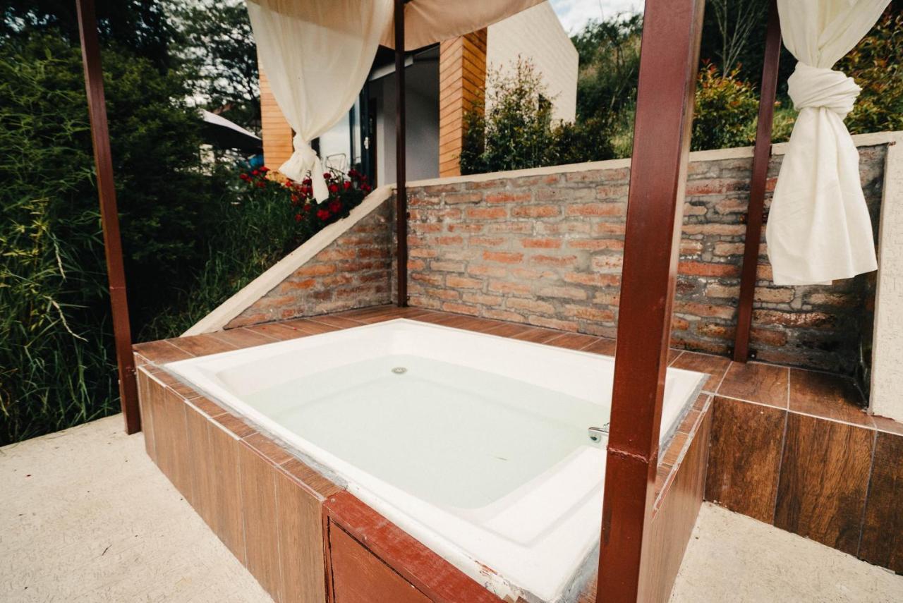 Nayon Xtreme Valley Hotel Quito Kültér fotó